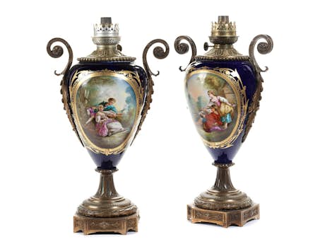 Paar Vasenlampen mit pastoralen Szenen